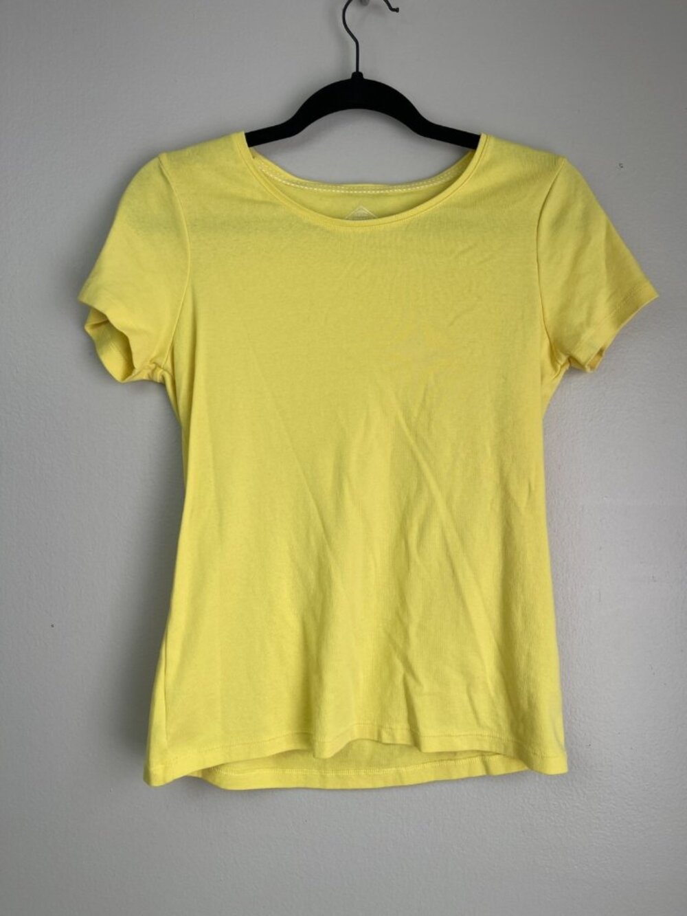 St. John's Bay Essential Tee Yellow Short Sleeve T-Shirt Women's Small Cotton